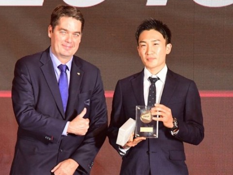 Kento Momota và Huang Ya Qiong là VĐV xuất sắc của năm trong giải HSBC BWF World Tour Finals 2019