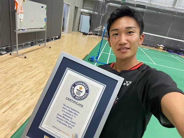 Kento Momota đã nhận được chứng nhận kỷ lục guinness 1