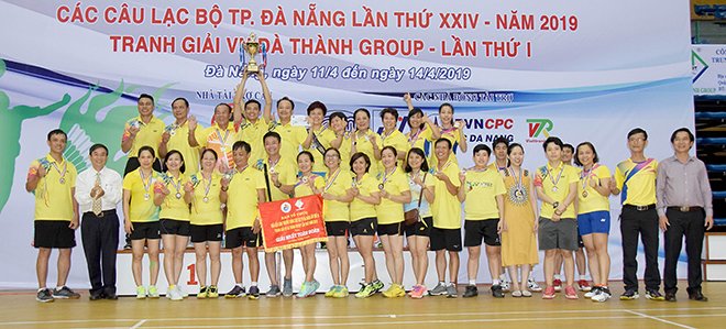 CLB nhận Cup tại giải CL các CLB Đà Nẵng 2019