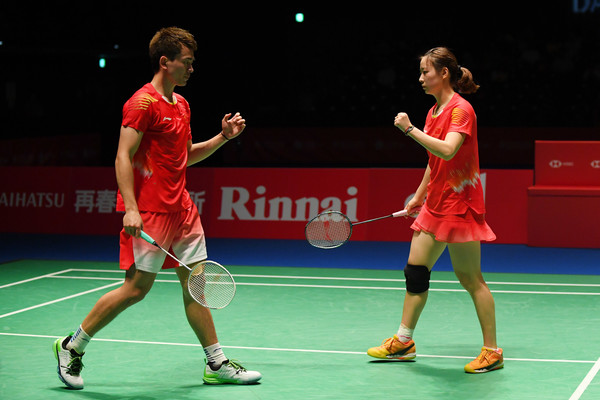 huangYa Qiong sử dụng vợt 7000B lining