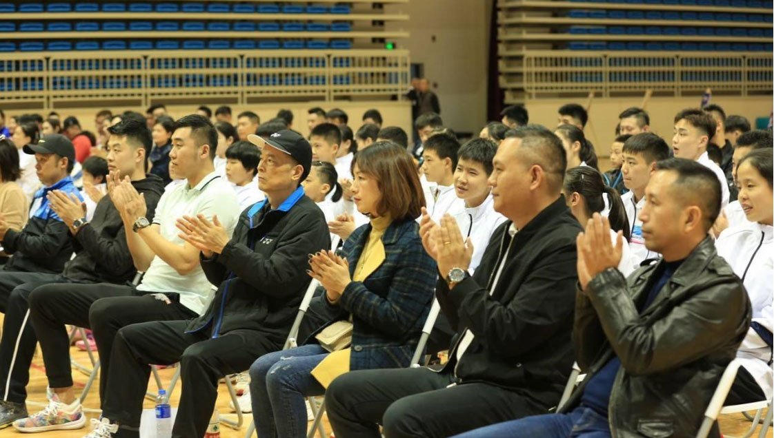 Zhang Jun, Xia Zize, Li Mao và Chen Long chúc mừng Kỷ niệm 30 năm của đội cầu lông Hạ Môn