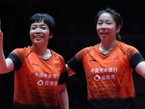 Chen Qing Chen và Jia Yi Fan thắng Mayu Matsumoto và Wakana Nagahara